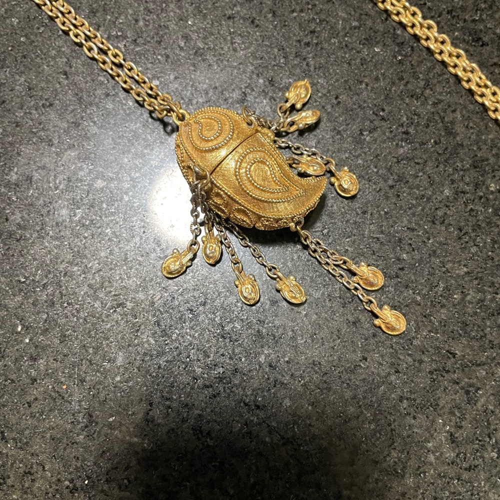 Vintage mid century Estée Lauder Gold colored perfume locket Pendant Necklace